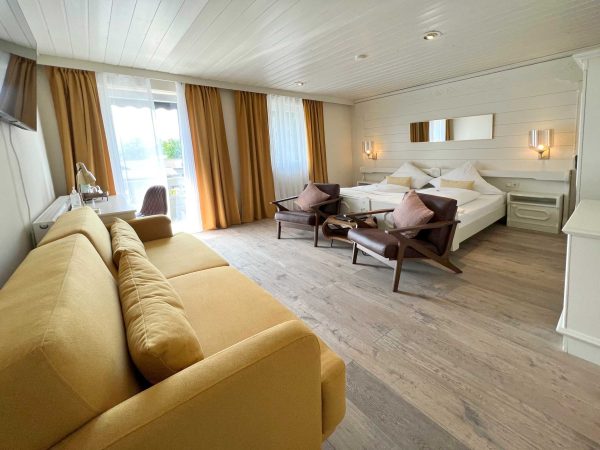 Doppelzimmer Deluxe mit Seeblick und Balkon