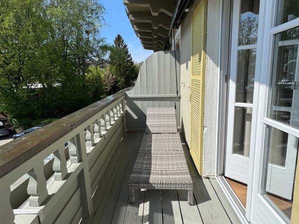 Doppel-/Zweibettzimmer mit Balkon und Seeblick