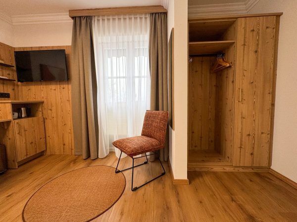 Doppel-/Zweibettzimmer mit Seeblick und Balkon