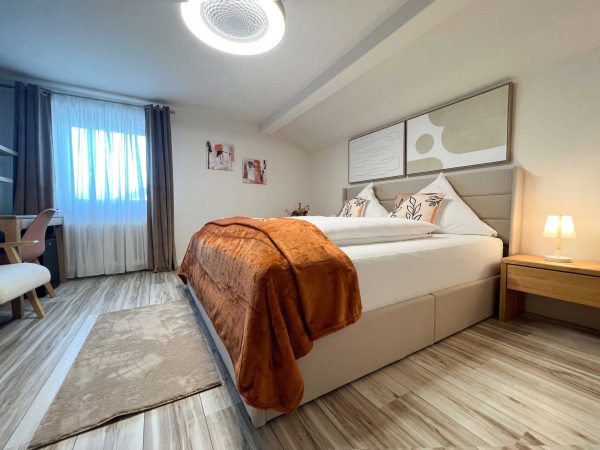 Doppelzimmer mit eigenem externem Bad