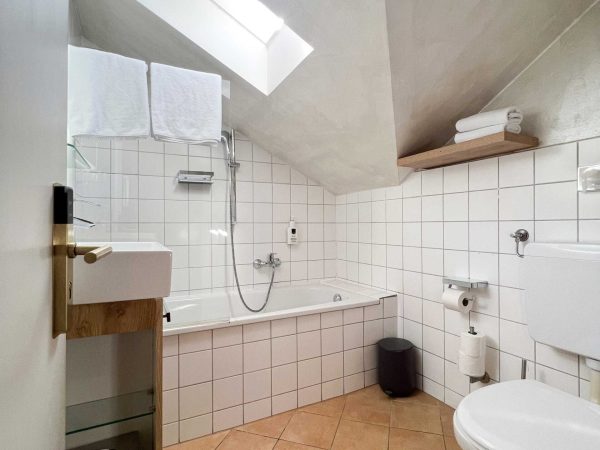Doppelzimmer mit eigenem externem Bad