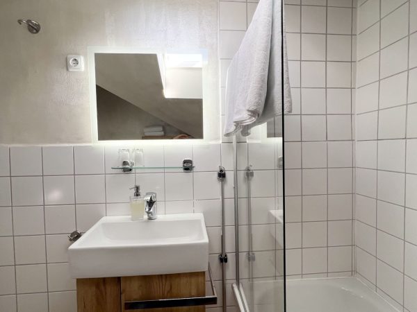 Doppelzimmer mit eigenem externem Bad