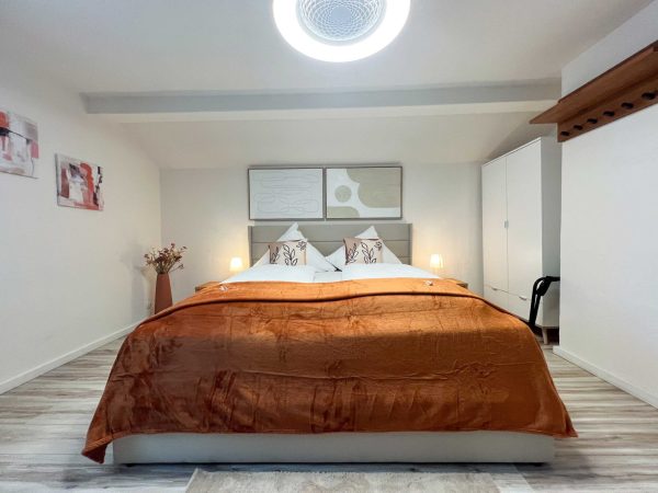 Doppelzimmer mit eigenem externem Bad